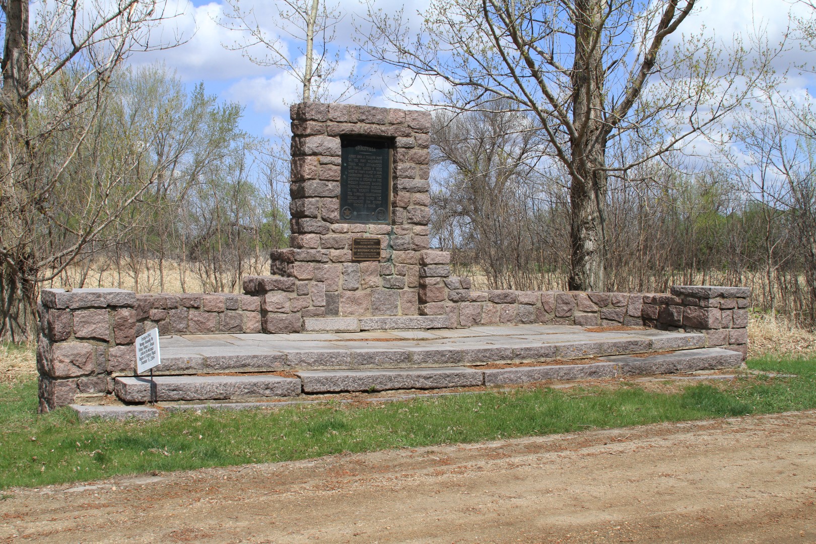 Graceville marker in 2015 before rehabilitation.